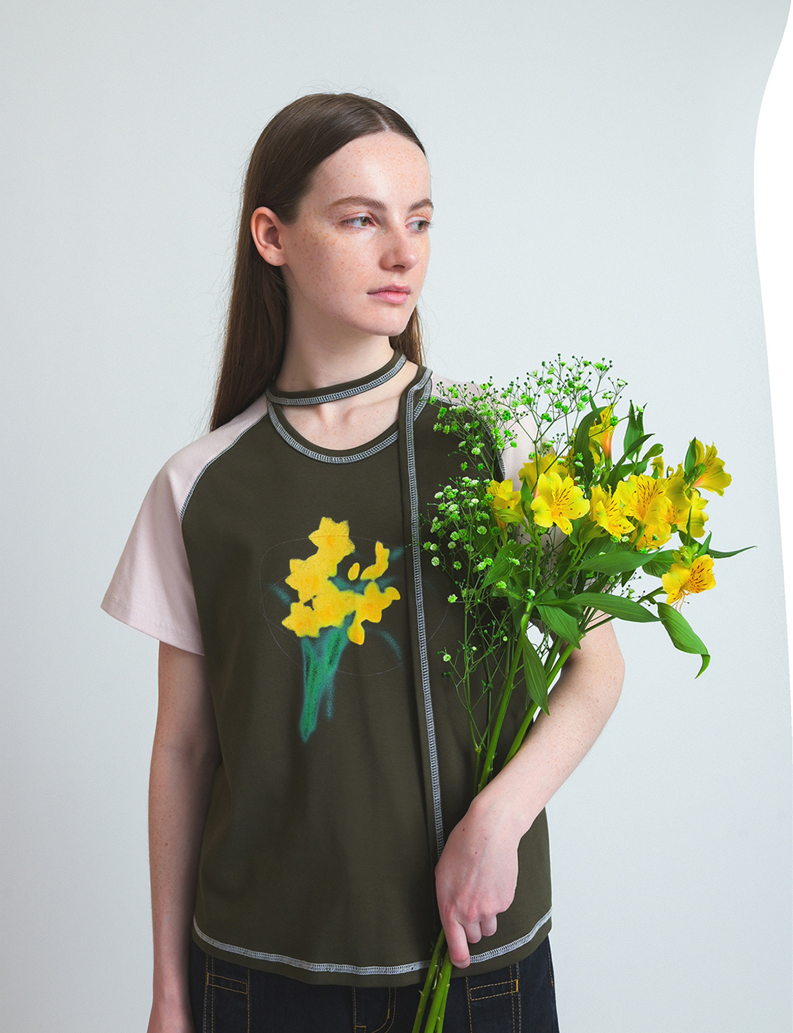 flower bouquet t-shirt / khaki