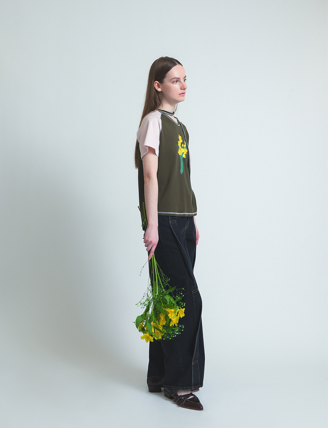 flower bouquet t-shirt / khaki