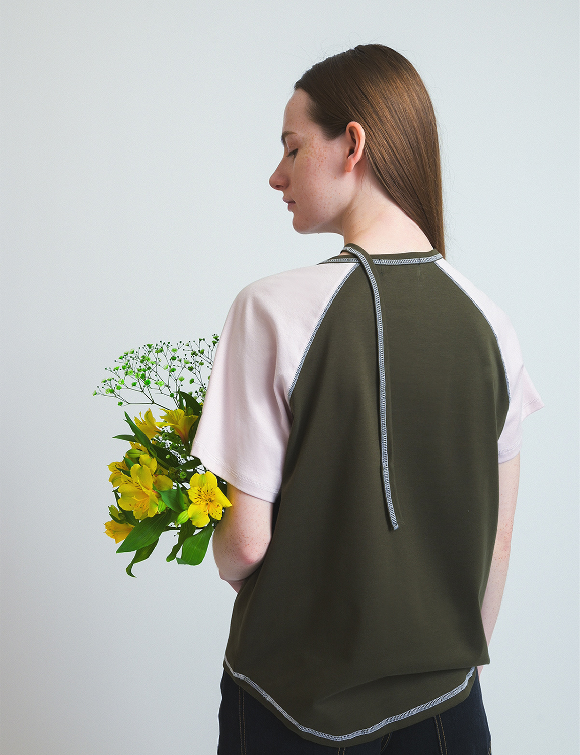 flower bouquet t-shirt / khaki