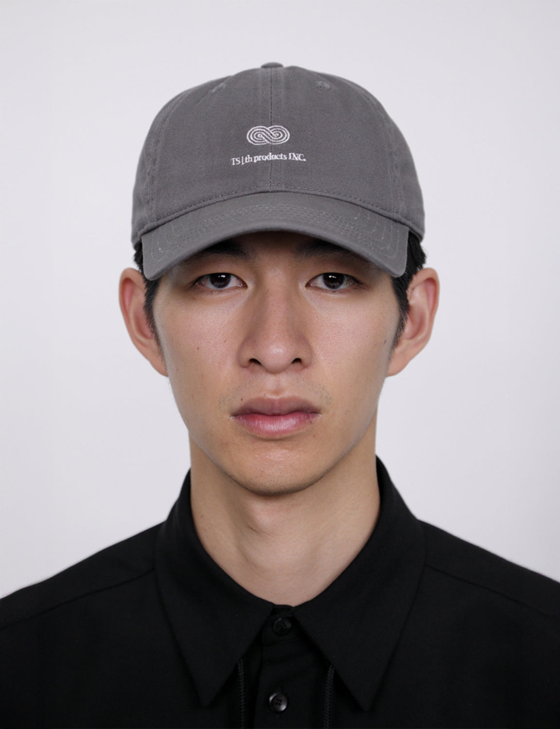 Embroidery Cap / gray × white