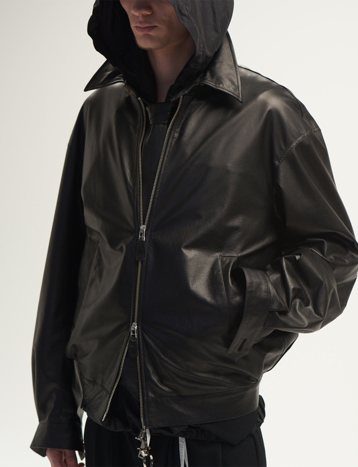 (R) – Black