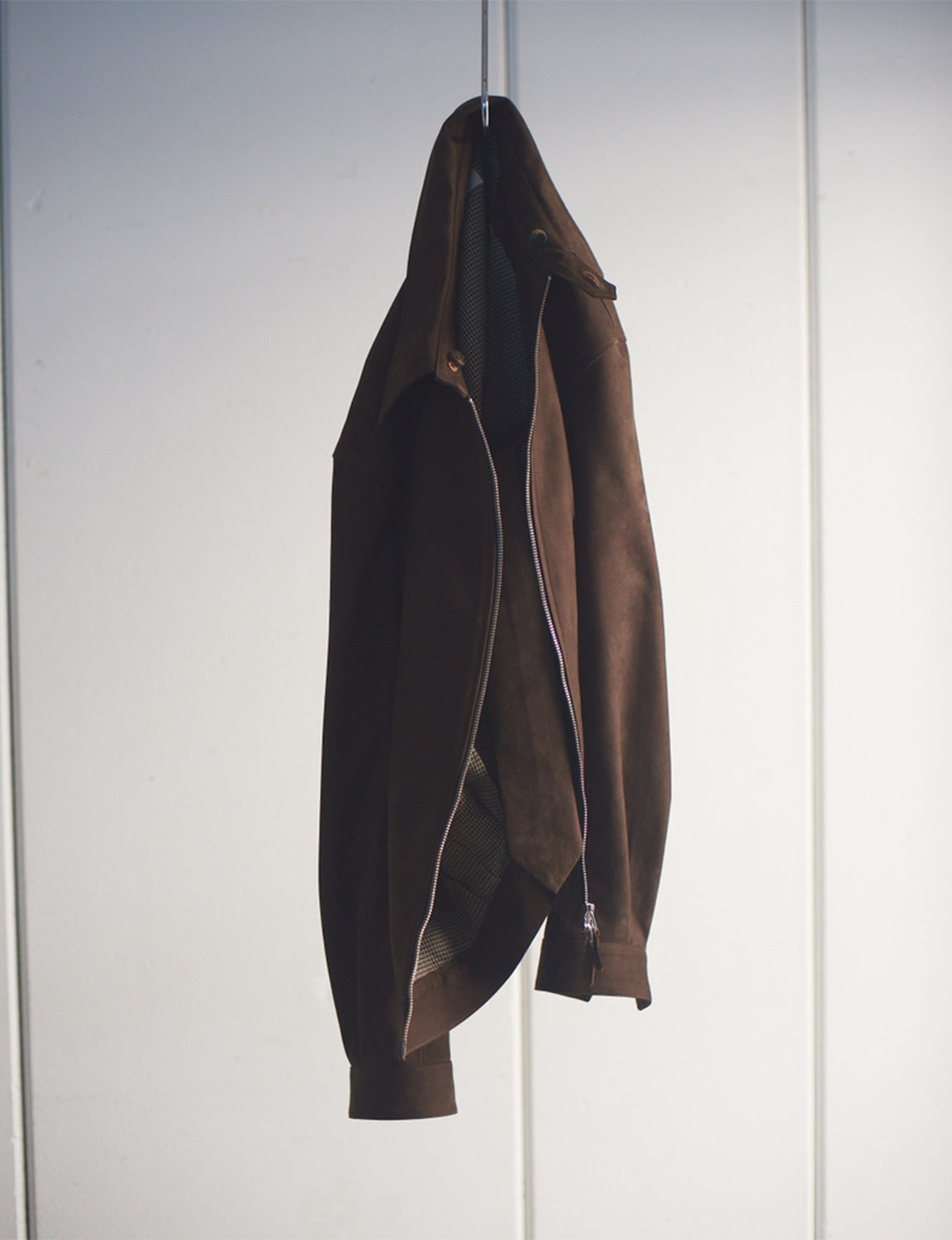 (R) – Brown
