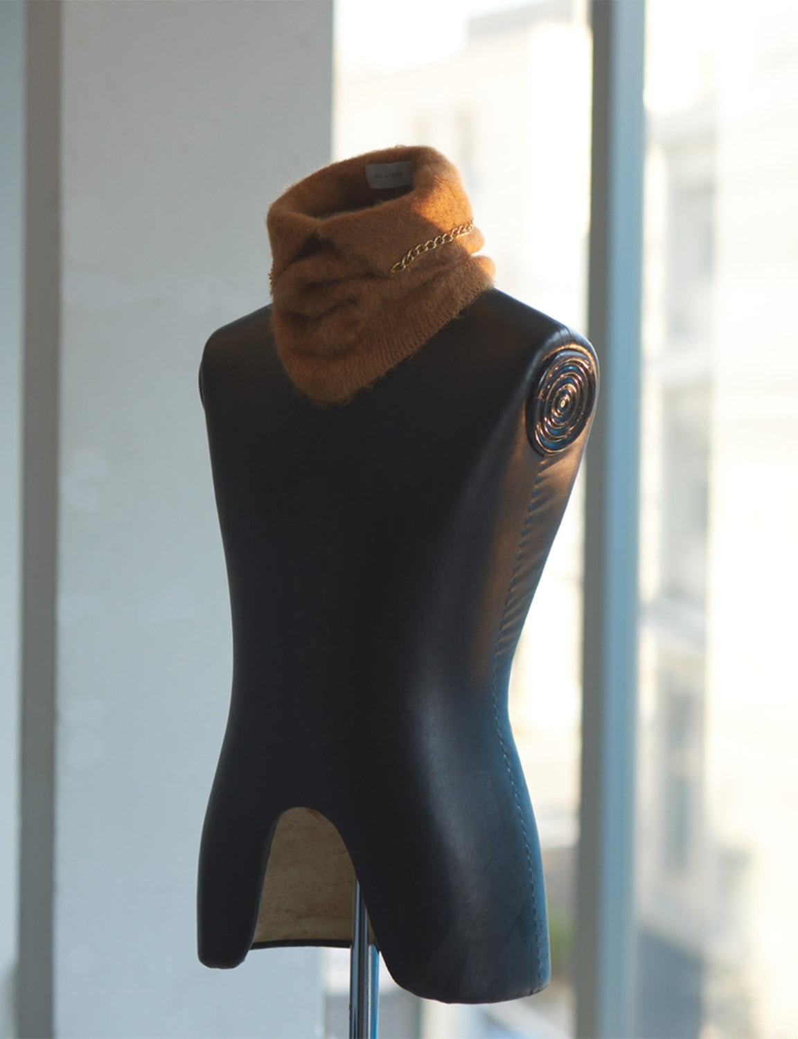 C-neck – Brown