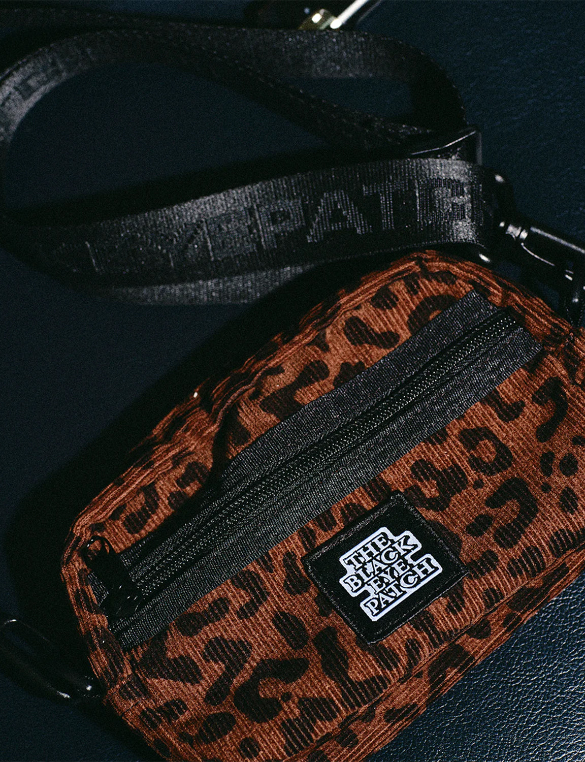 LEOPARD PATTERNED CORDUROY SHOULDER BAG