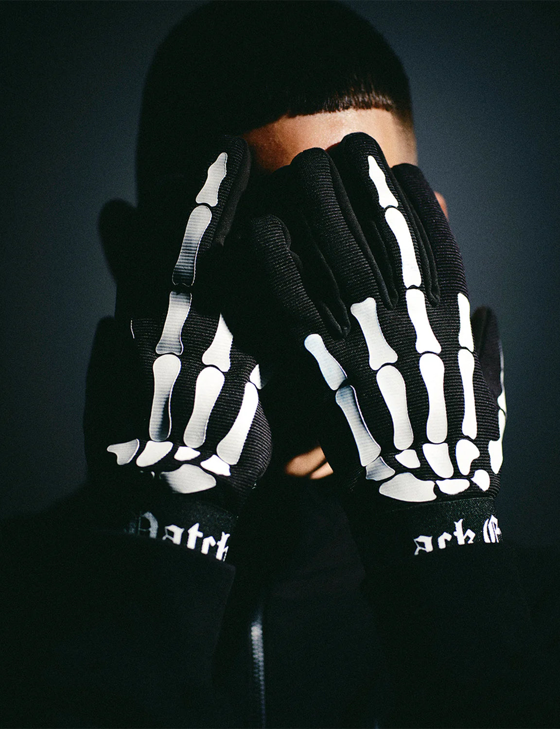 SKELETON’S FINGER GLOVES