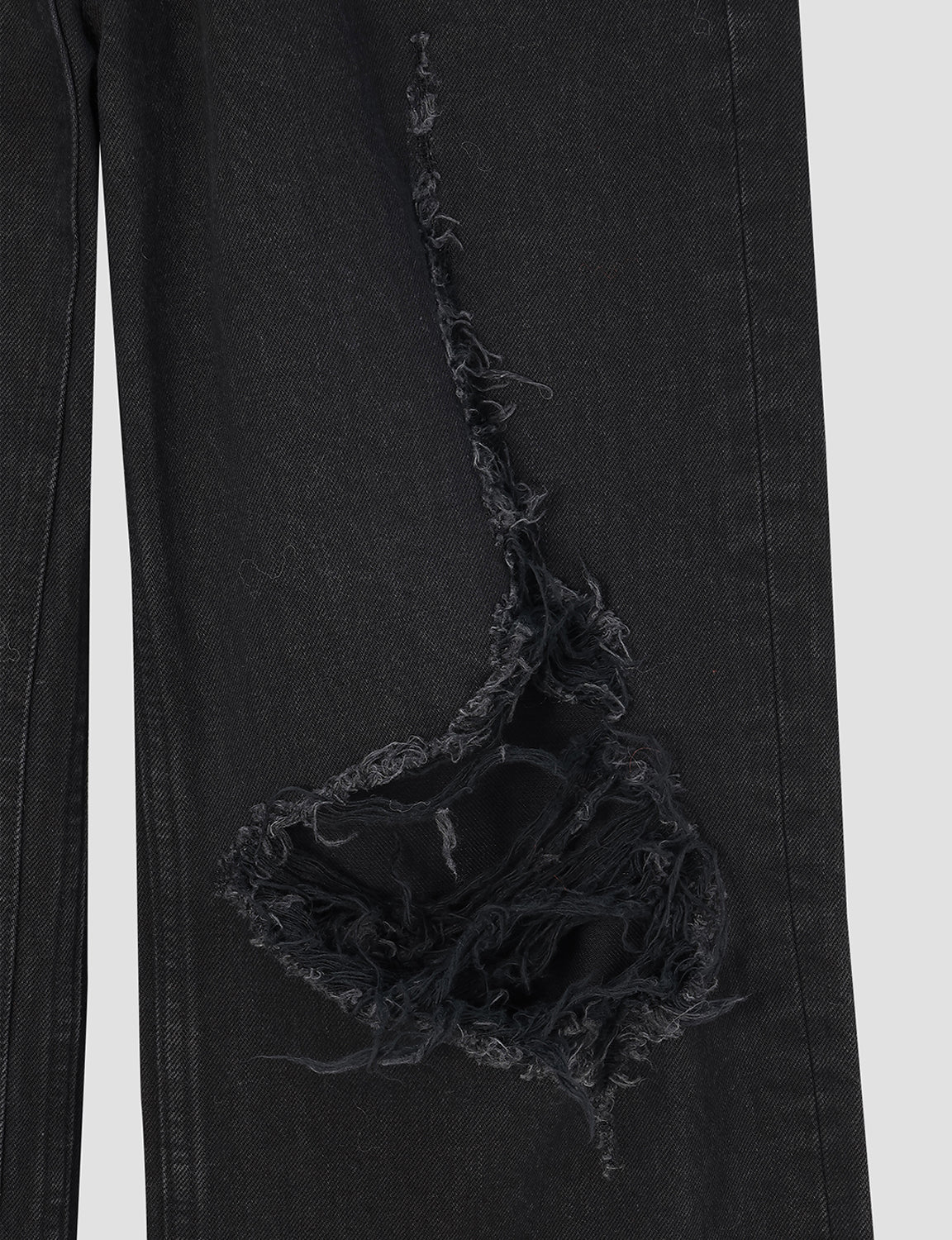 DISTRESSED JEANS