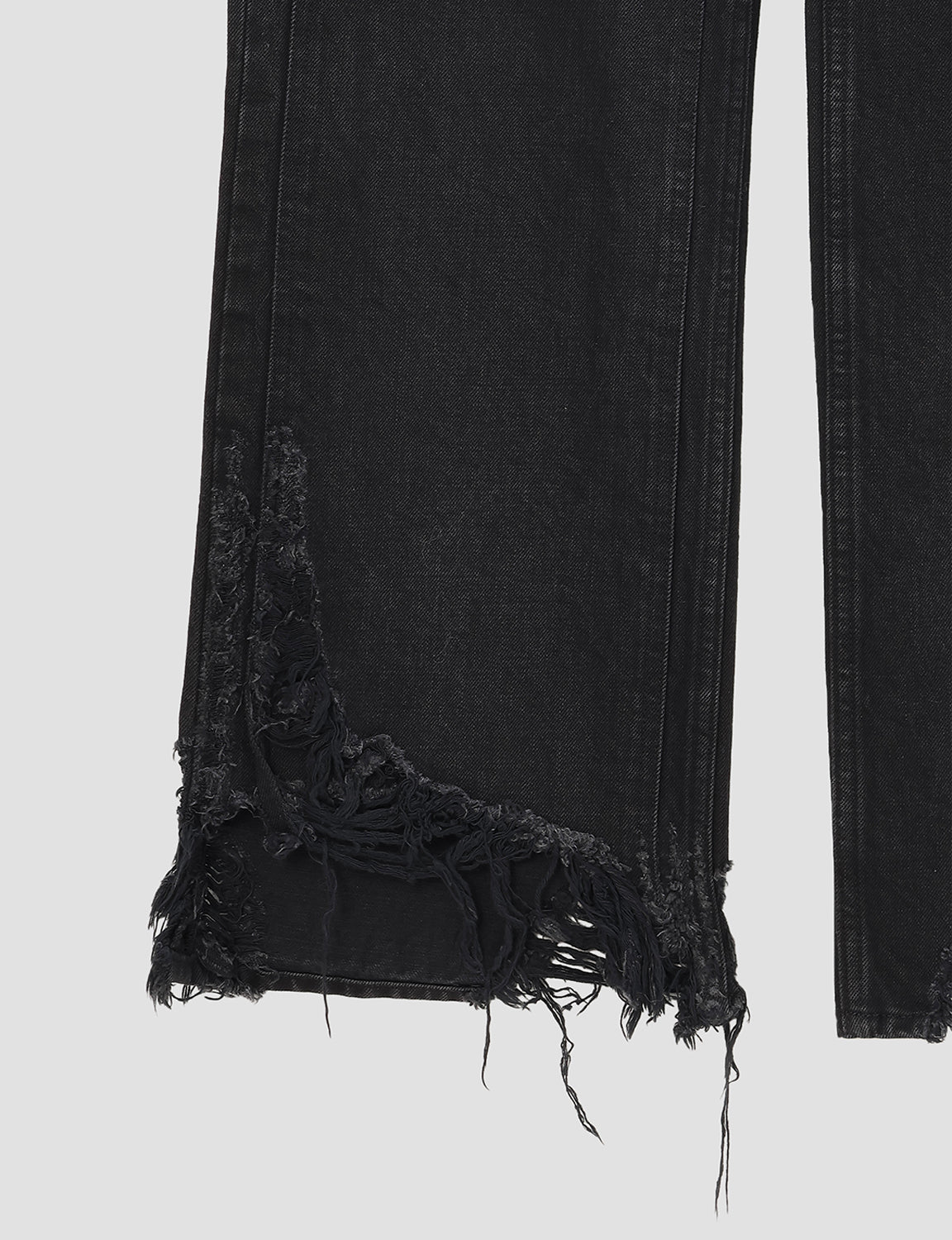 DISTRESSED JEANS