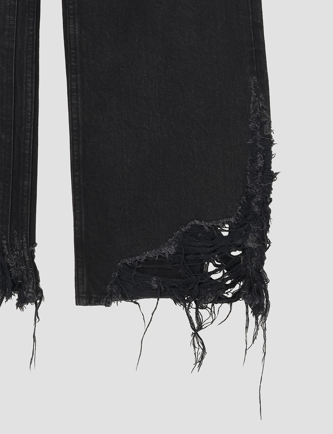 DISTRESSED JEANS