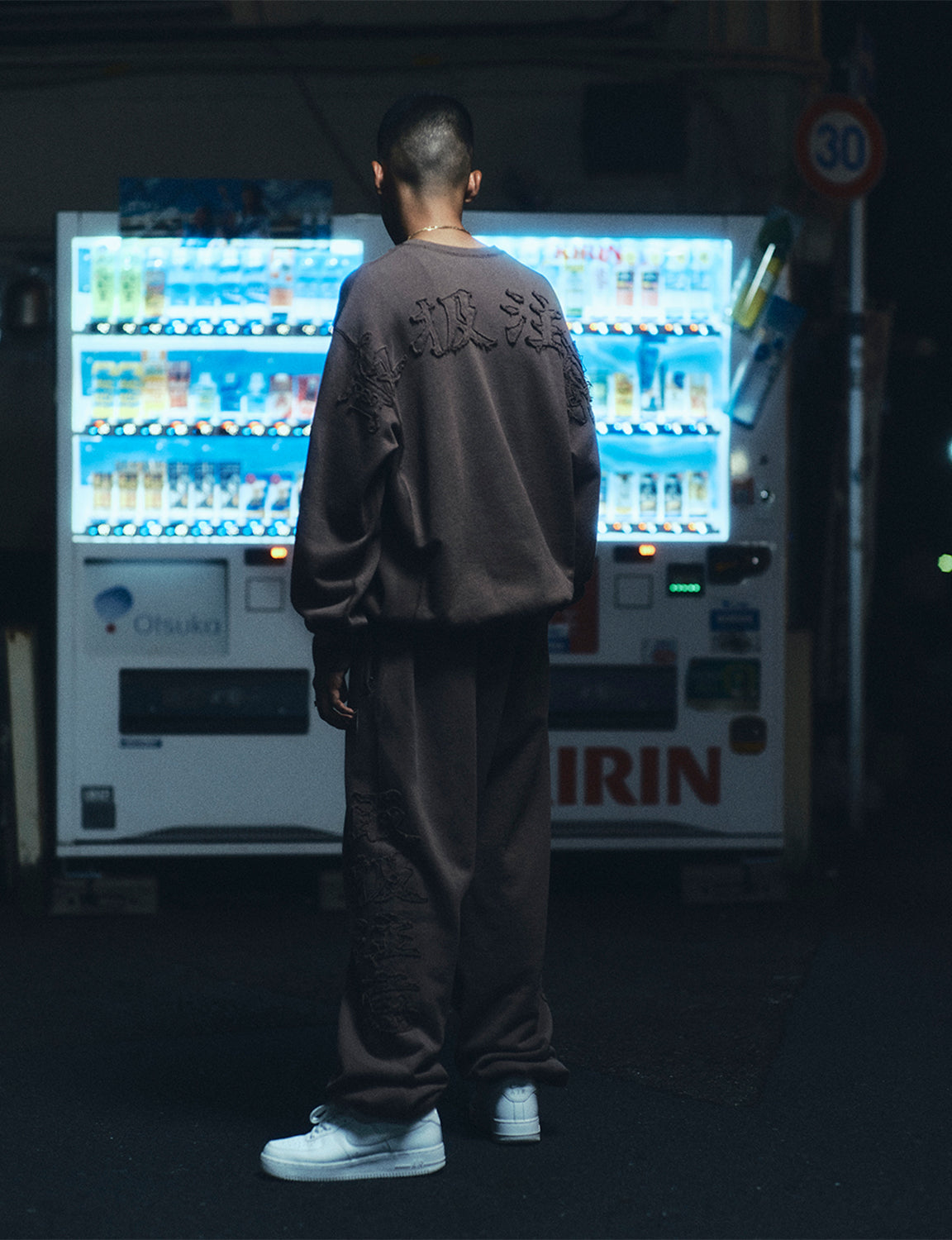HWC EMBROIDERED PIGMENT DYED CREW SWEAT