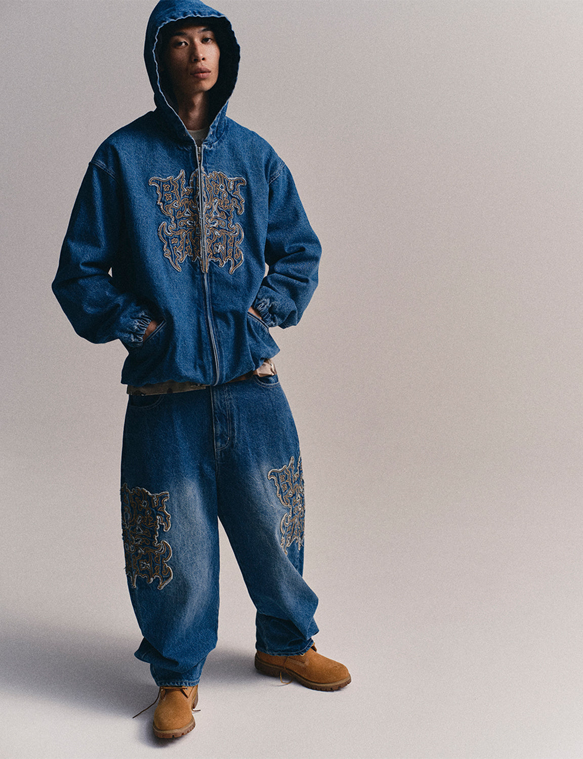 METAL LOGO EXTRA BAGGY JEANS