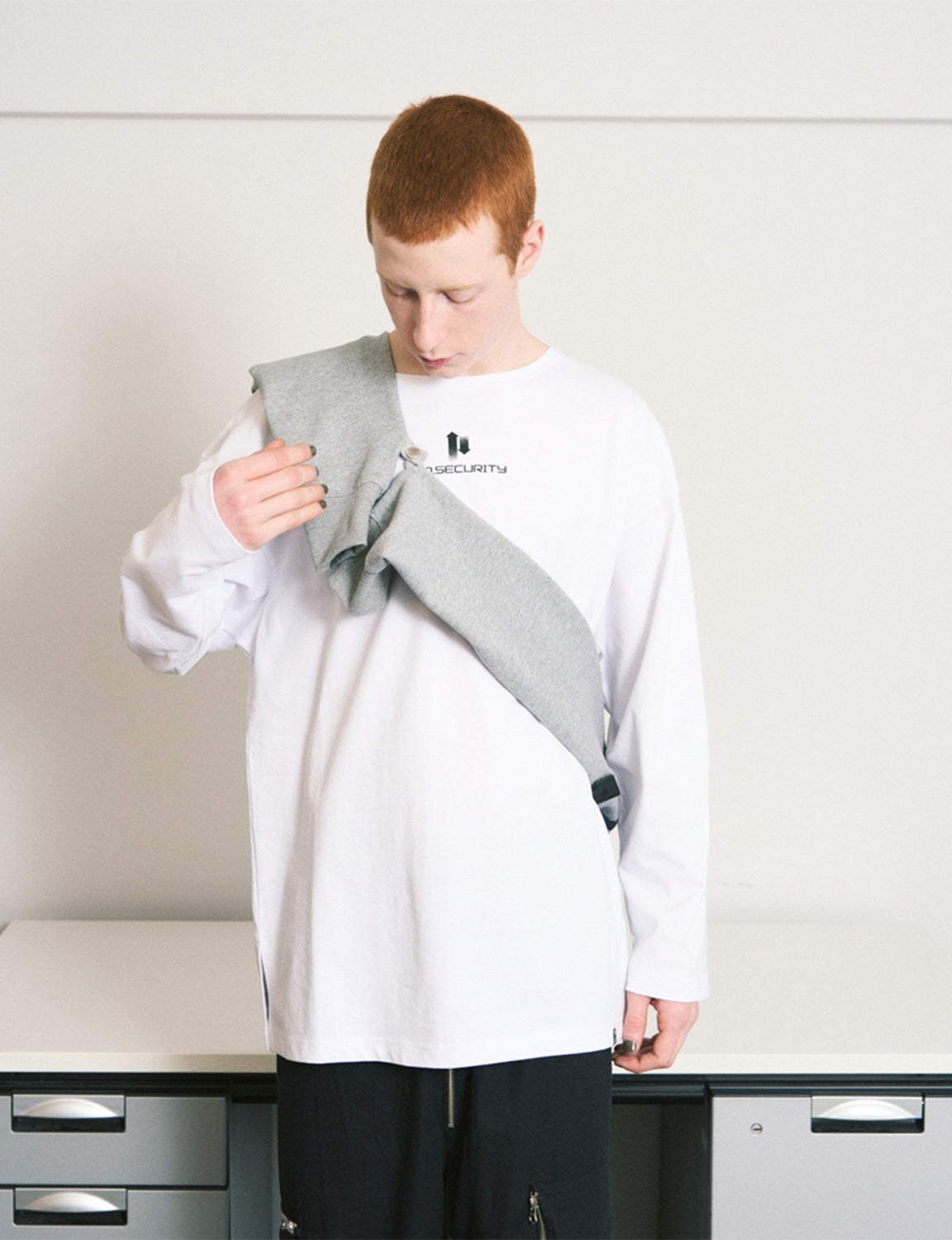 QUARTER ZIP SWEATSHIRT – HEATHER GREY