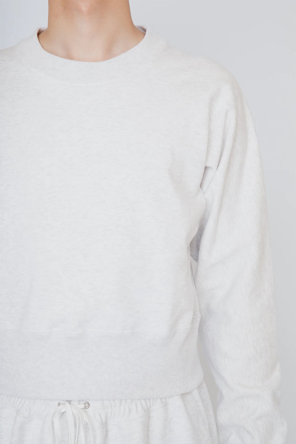 ONE-SIDE KIMONO SLEEVE SWEATSHIRT_TIGHT FIT / HEATHER WHITE