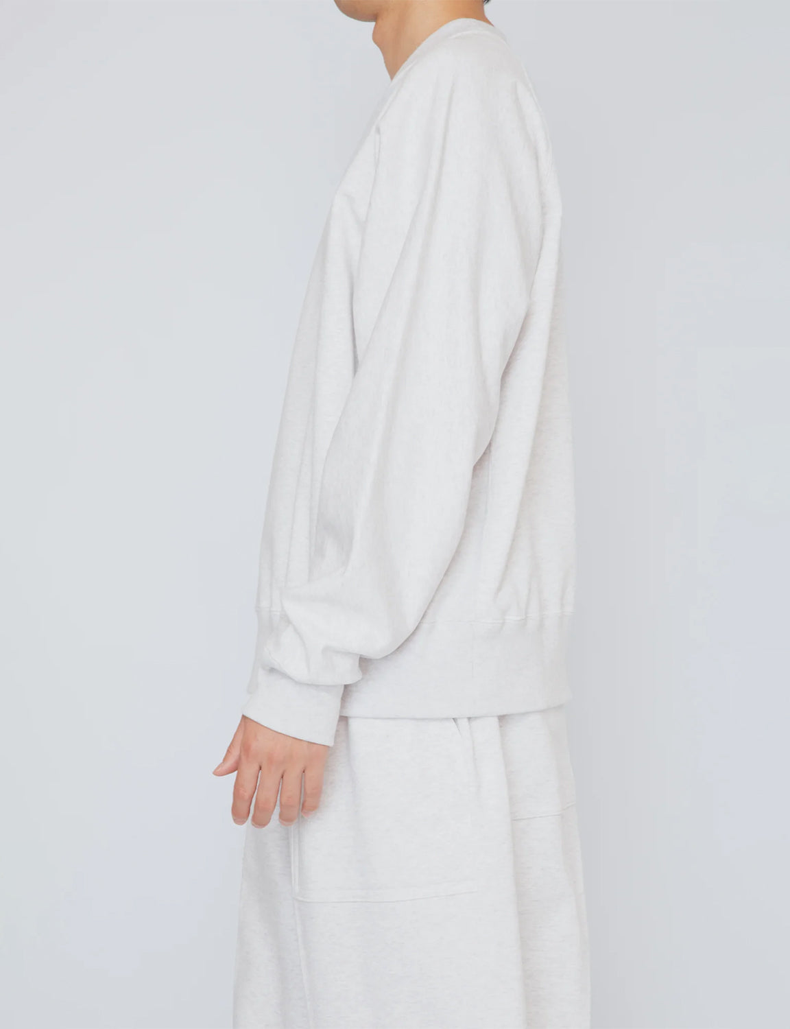 ONE-SIDE KIMONO SLEEVE SWEATSHIRT_LOOSE FIT / HEATHER WHITE