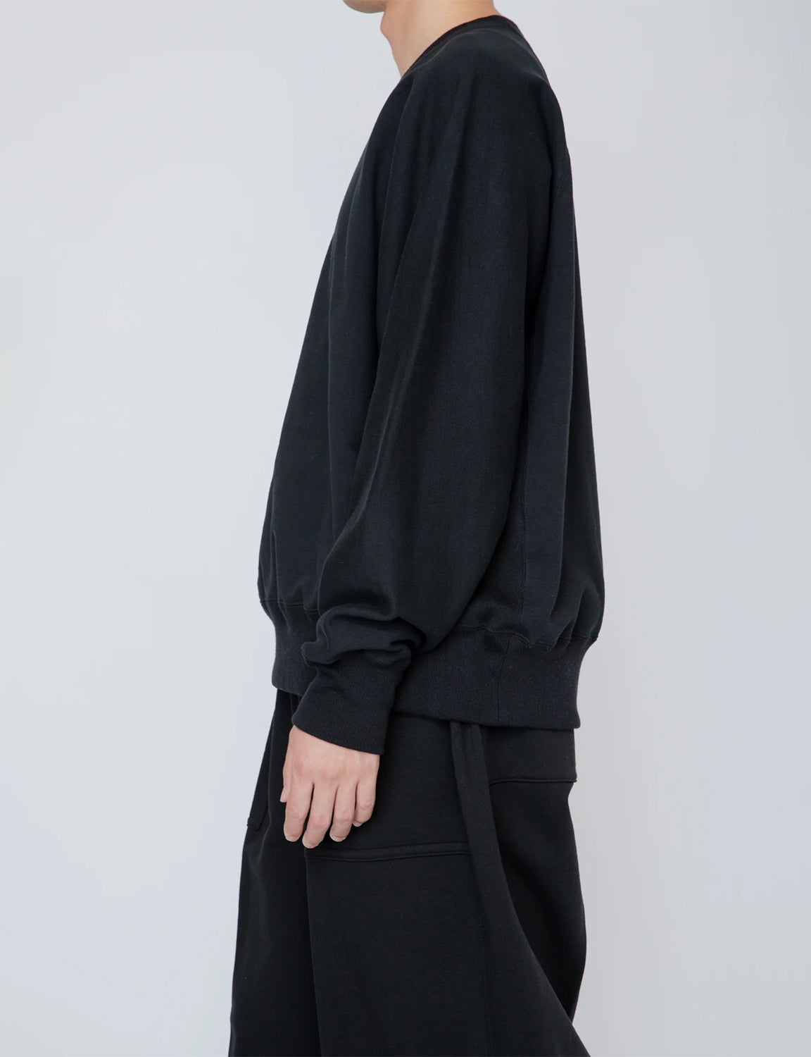ONE-SIDE KIMONO SLEEVE SWEATSHIRT_LOOSE FIT / BLACK