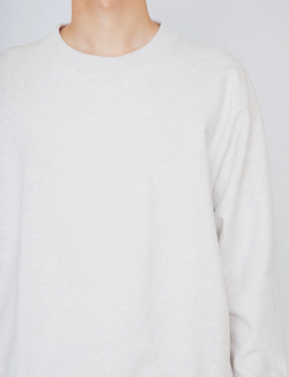 ONE-SIDE KIMONO SLEEVE SWEATSHIRT_LOOSE FIT / HEATHER WHITE