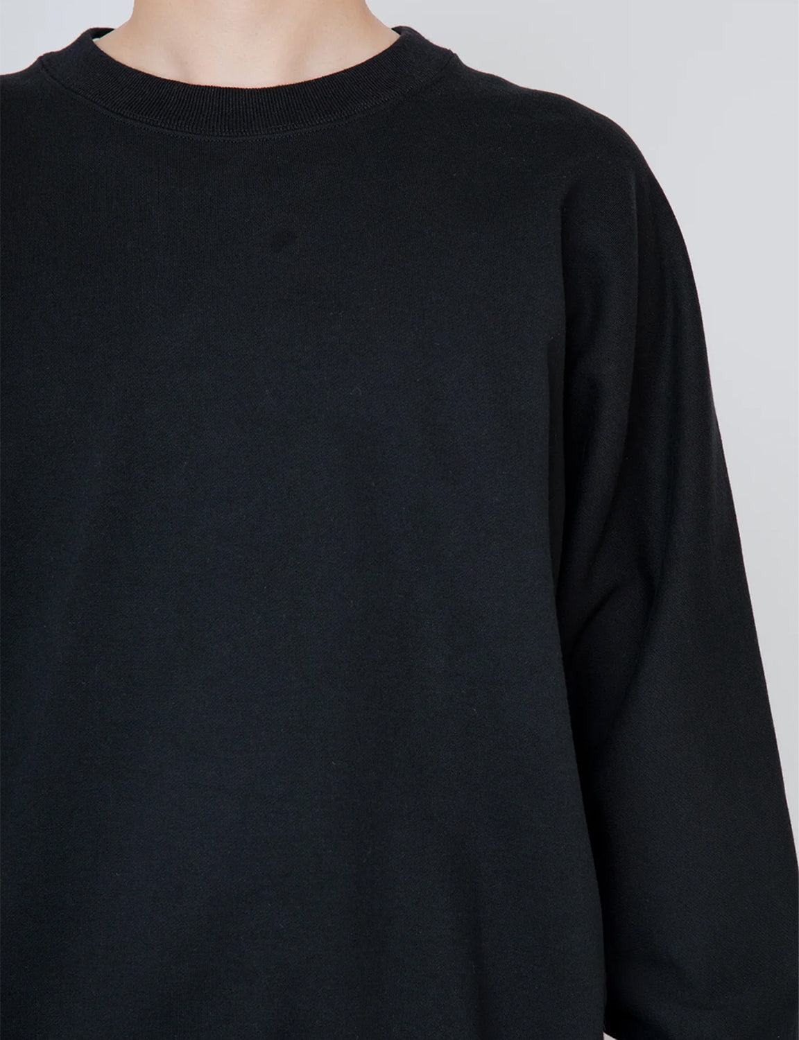 ONE-SIDE KIMONO SLEEVE SWEATSHIRT_LOOSE FIT / BLACK