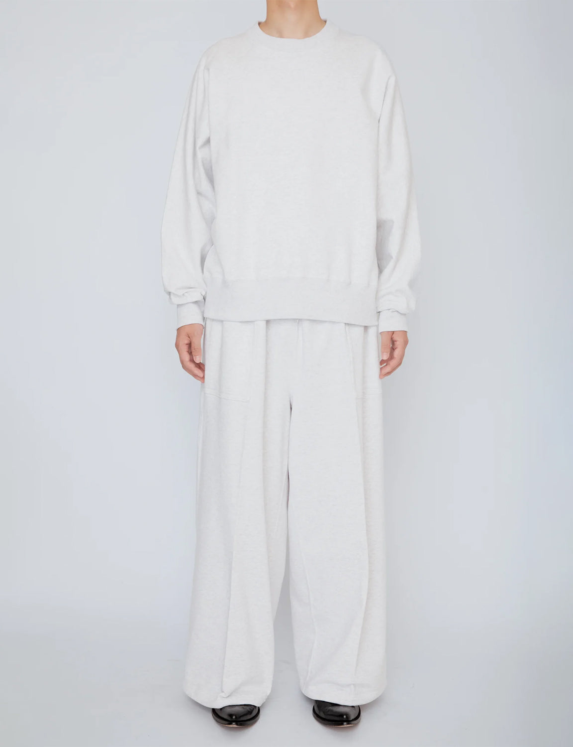 ONE-SIDE KIMONO SLEEVE SWEATSHIRT_LOOSE FIT / HEATHER WHITE