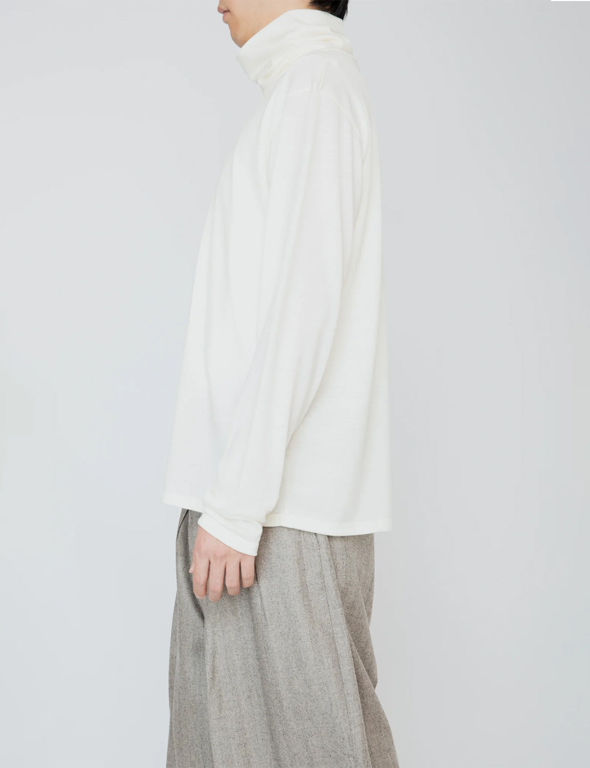 WASHABLE-WOOL HIGH NECK SHIRT / WHITE