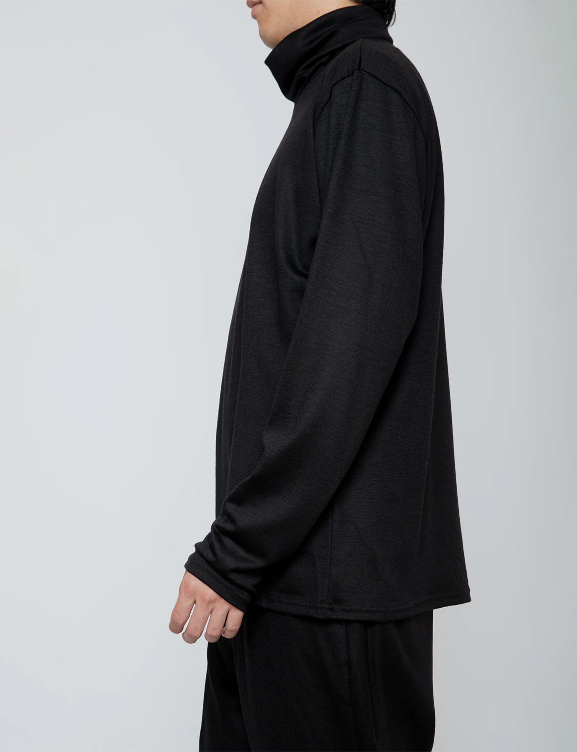 WASHABLE-WOOL HIGH NECK SHIRT / BLACK