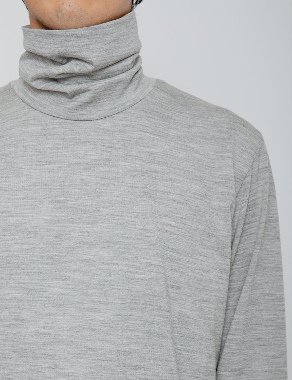 WASHABLE-WOOL HIGH NECK SHIRT / TOP GRAY