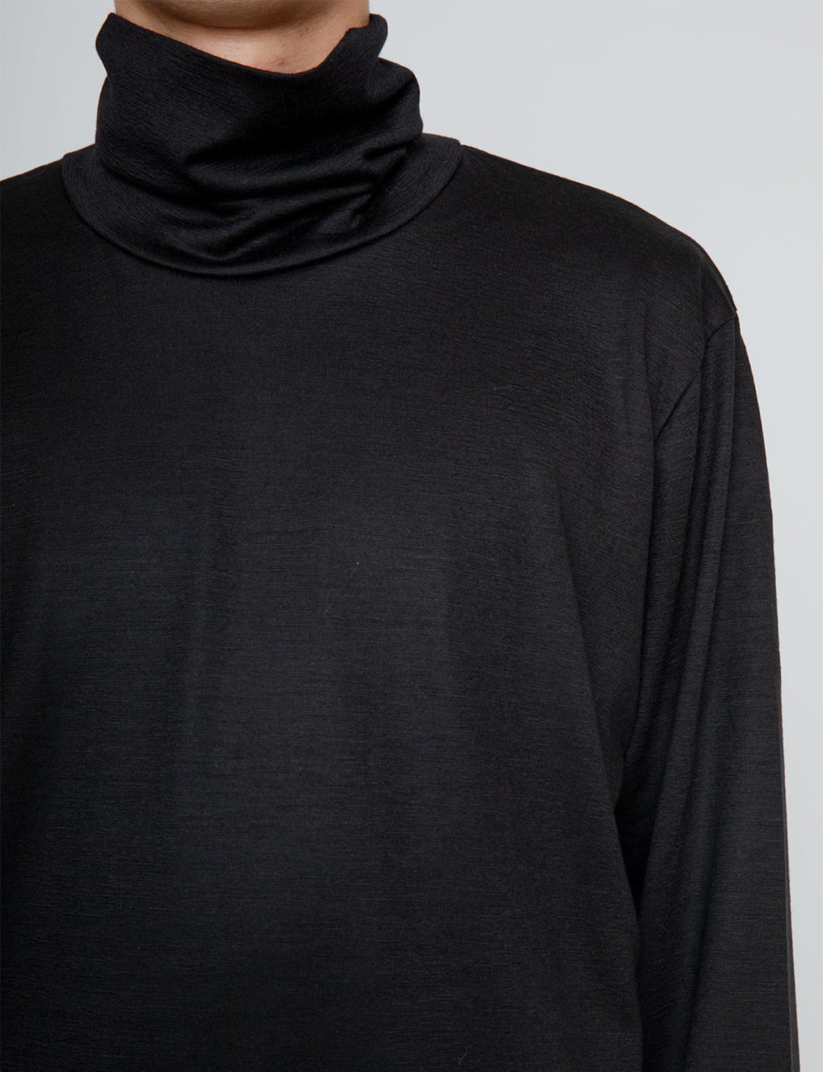 WASHABLE-WOOL HIGH NECK SHIRT / BLACK