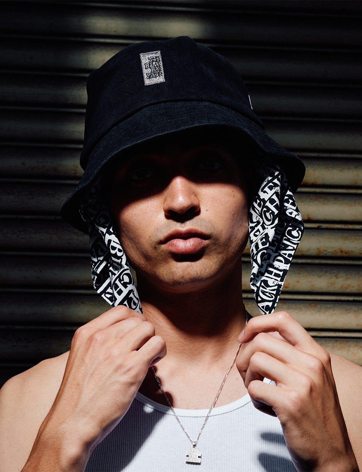 SMALL HWC DAMAGED BUCKET HAT