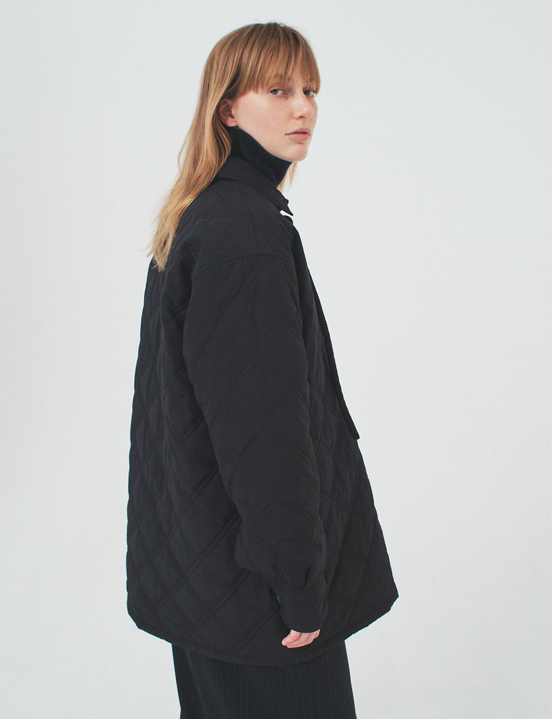 padded jacket / black
