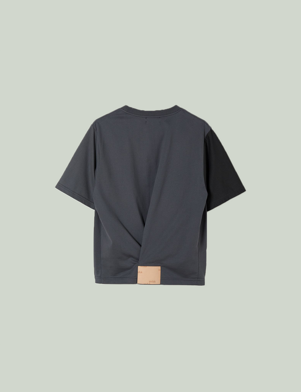 patched t-shirt / charcoal gray