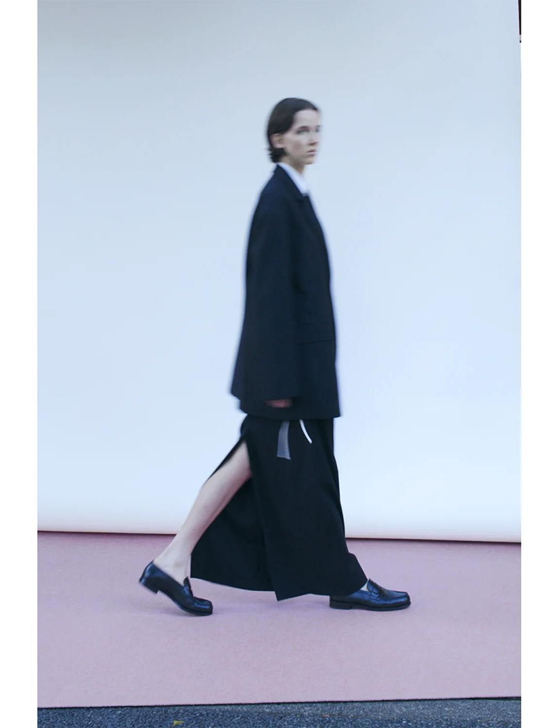 Back Open Skirt / black