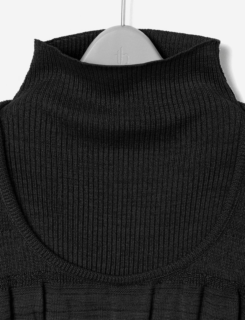 Layered Neck Top / black