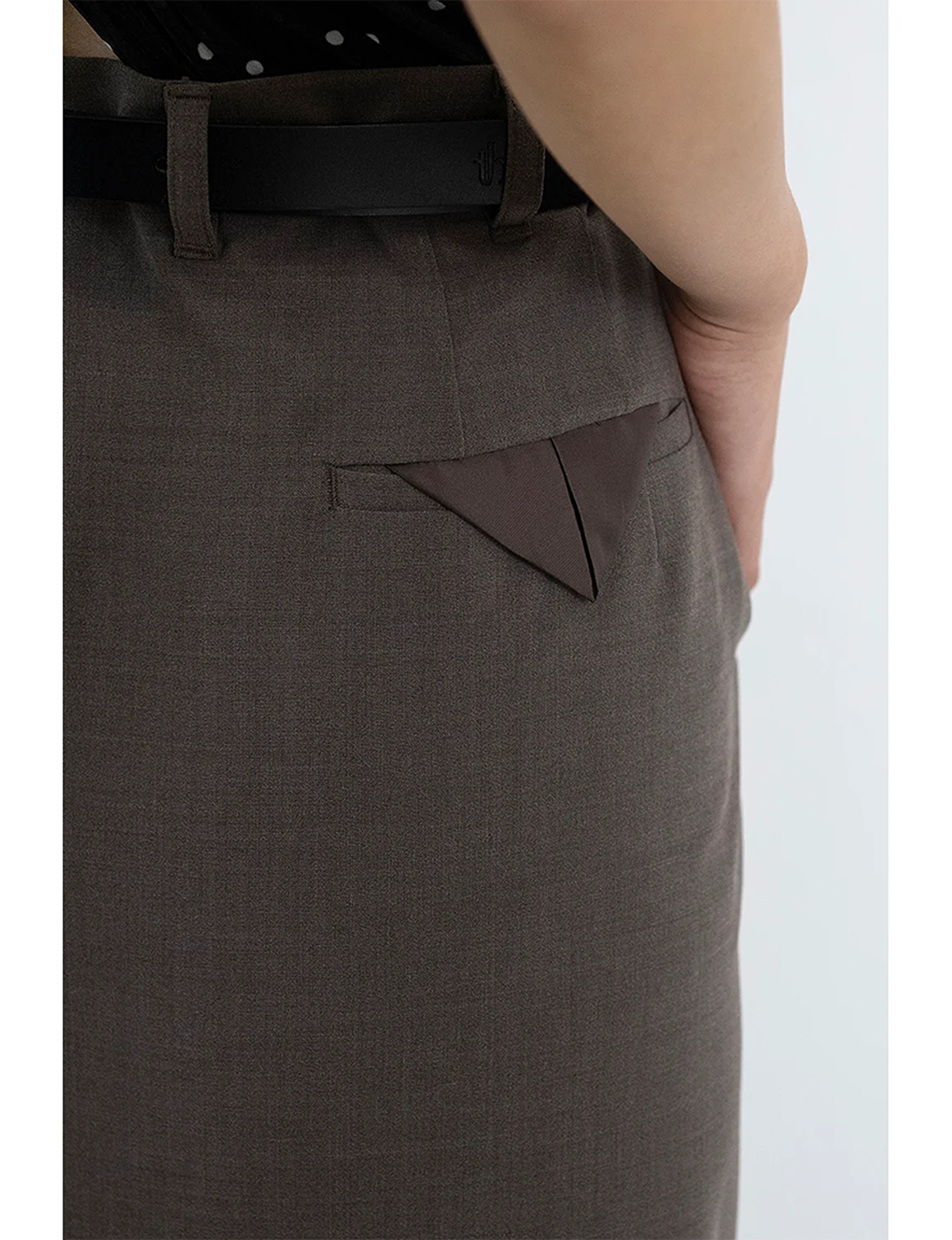 Back Open Skirt / brown