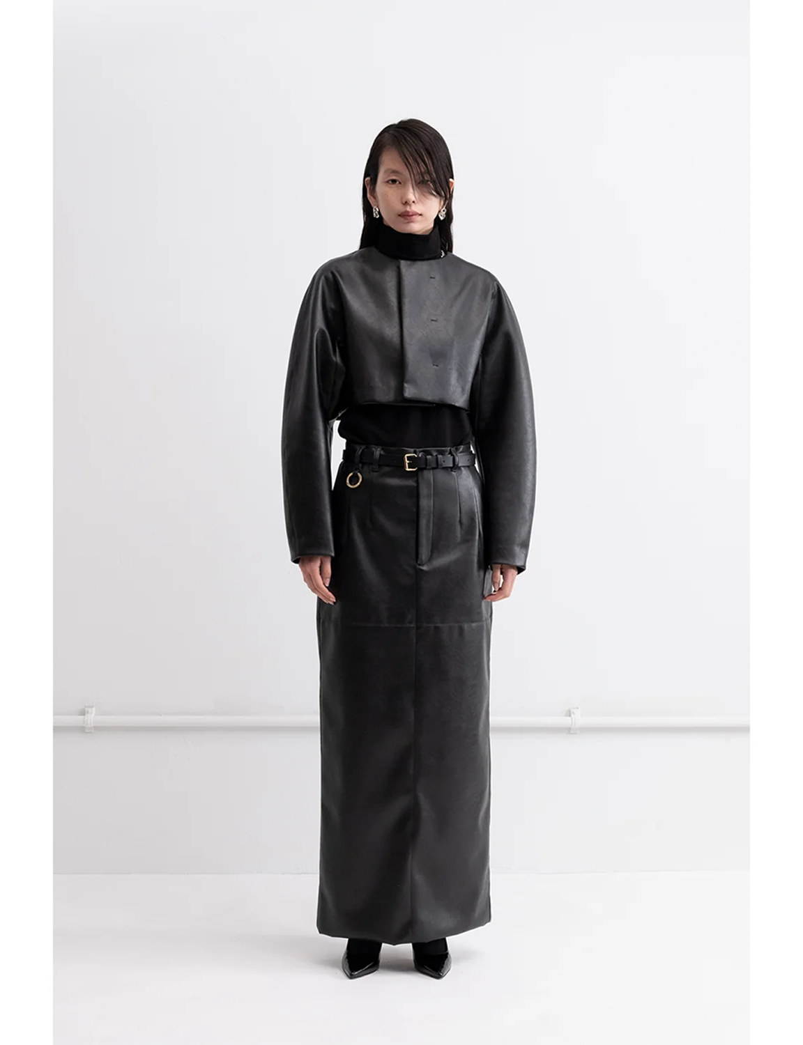 Back Open Skirt / black