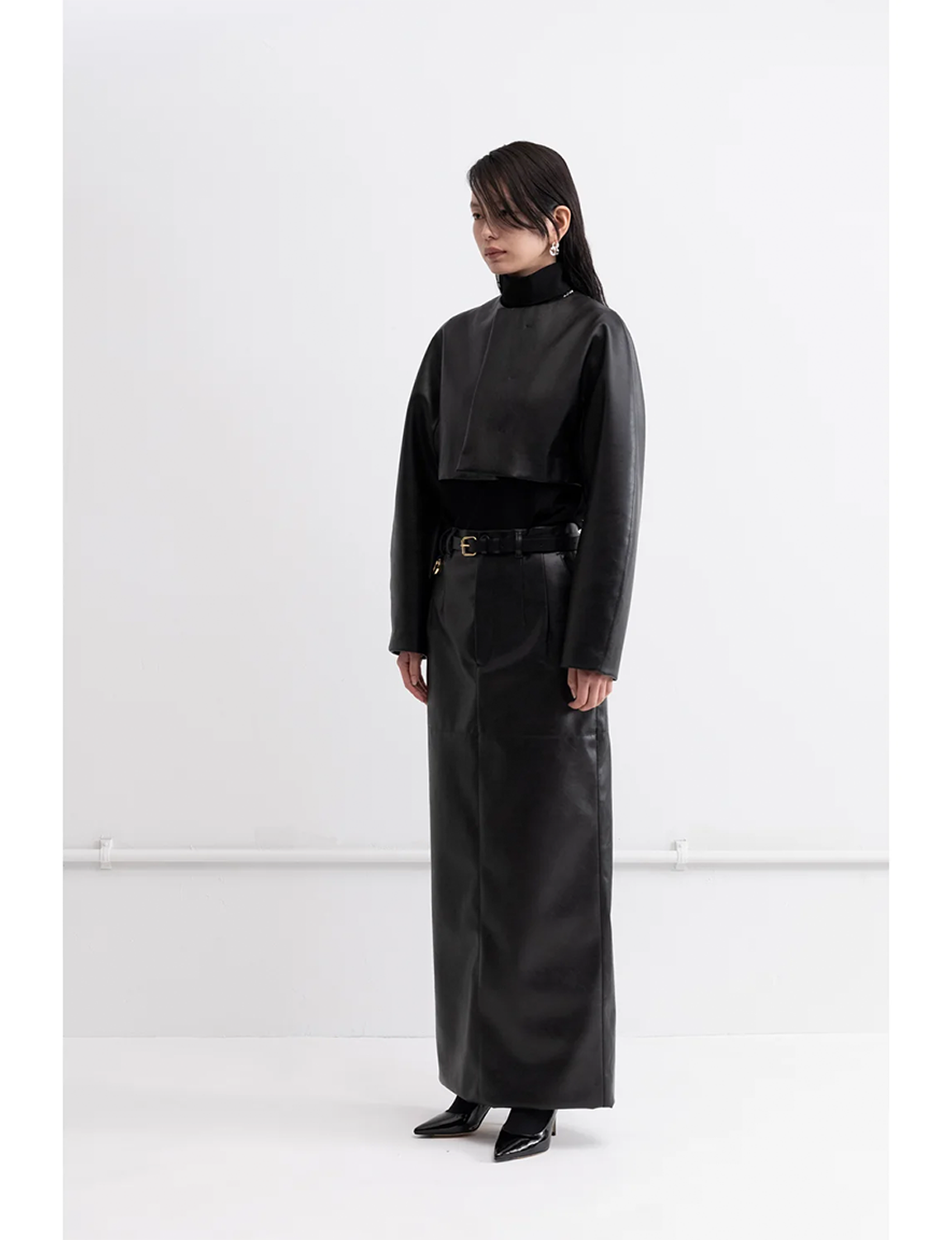 Back Open Skirt / black