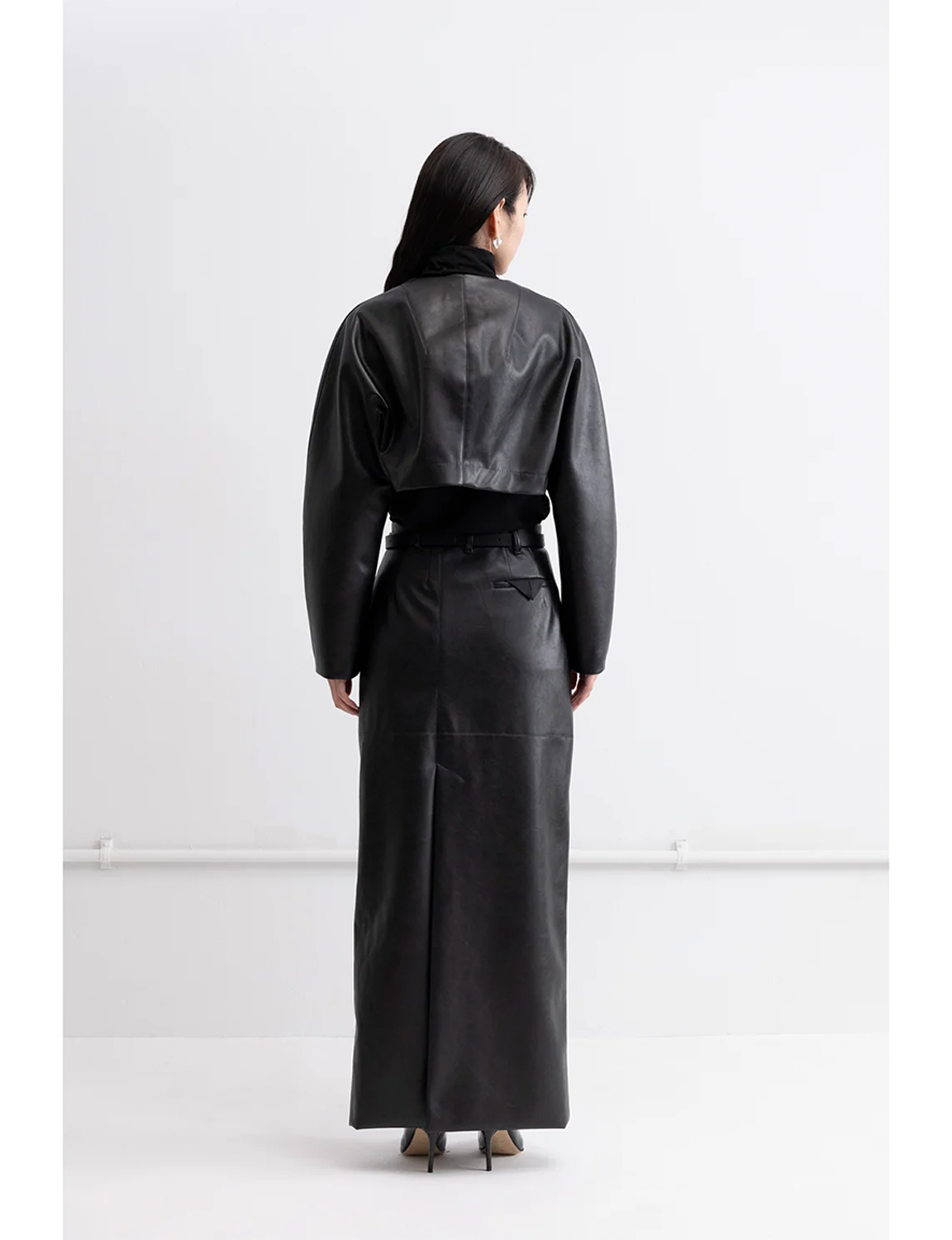 Back Open Skirt / black