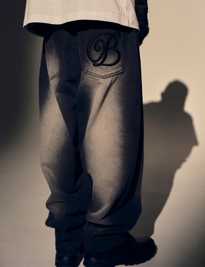 B EMBLEM EXTRA BAGGY JEANS