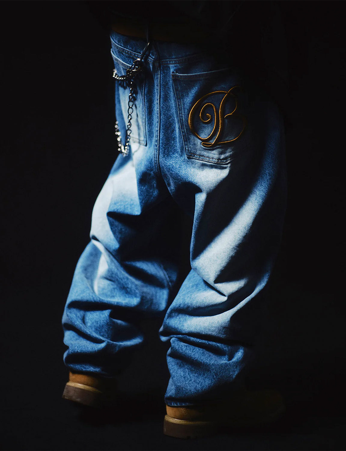 B EMBLEM EXTRA BAGGY JEANS