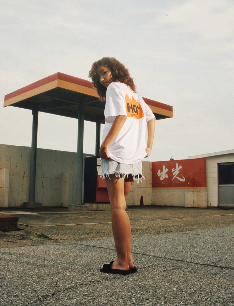 HOT LABEL TEE