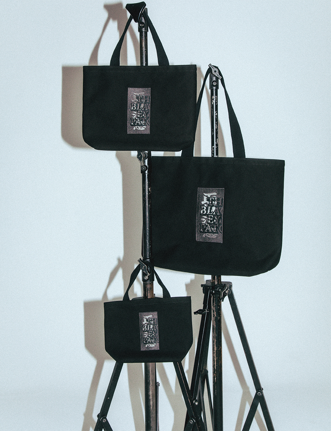 バッグ BlackEyePatch HWC LABEL TOTE BAG SMALL BlackEyePatch - HWC LABEL TOTE BAG SMALL – The Contemporary