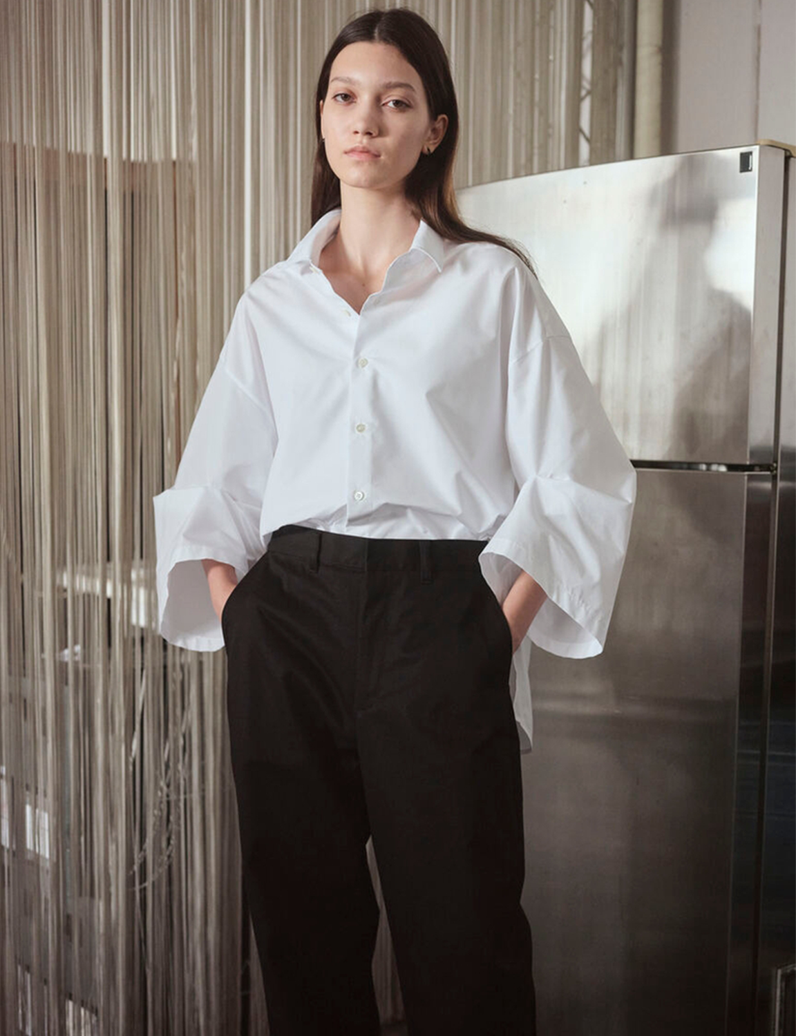 TUCKED SLEEVE PULLED BACK COLLAR SHIRT