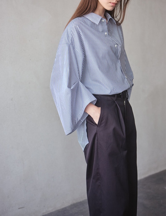 TUCKED SLEEVE PULLED BACK COLLAR SHIRT