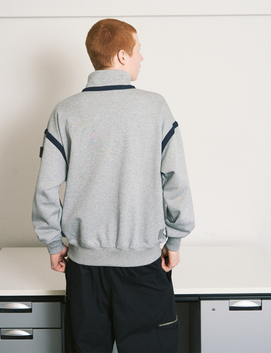 QUARTER ZIP SWEATSHIRT – HEATHER GREY