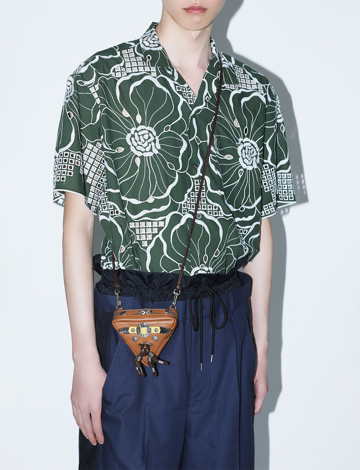 TRIANGLE SHOULDER POUCH