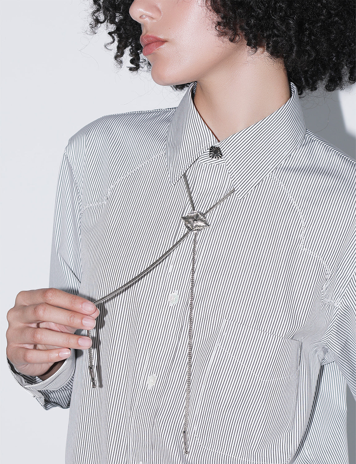 METAL CONCHO LOOP TIE