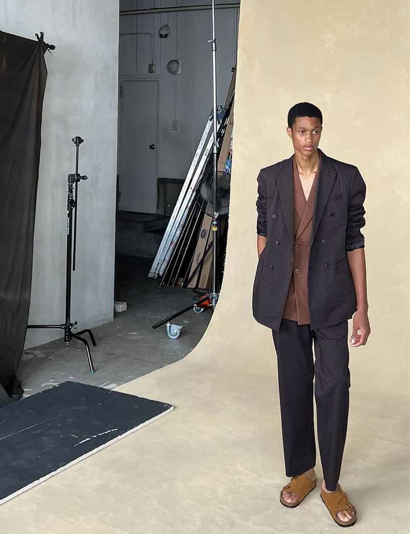 DOUBLE BREASTED NO SLEEVE JACKET